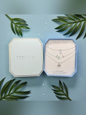 🧿🪬UNWRITTEN🧿🪬Crystal Hamsa and Evil Eye Layered Necklace Set/NWT